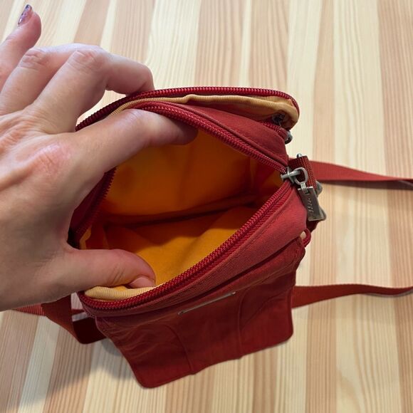 Baggallini Mini Crossbody Travel Bag Handsfree Nylon Card Slots Belt Bag - Picture 2 of 9